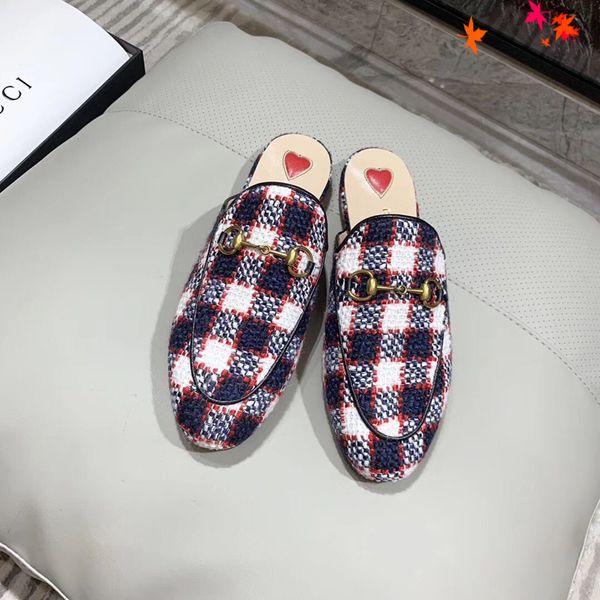 2021 designer luxurys slippers women sandals fashion beach shoes flip flops flat non-slip classical hole slipper with box size 35-41 -193, Black
2021 designer luxurys slippers women sandals fashion beach shoes flip flops flat non-slip classical hole slipper with box size 35-41 -193, Black
