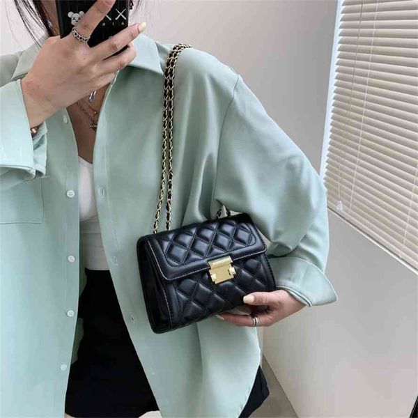 single shoulder slant span women's 2021 new lingge chain korean ins fashion lock small square bag
single shoulder slant span women's 2021 new lingge chain korean ins fashion lock small square bag
