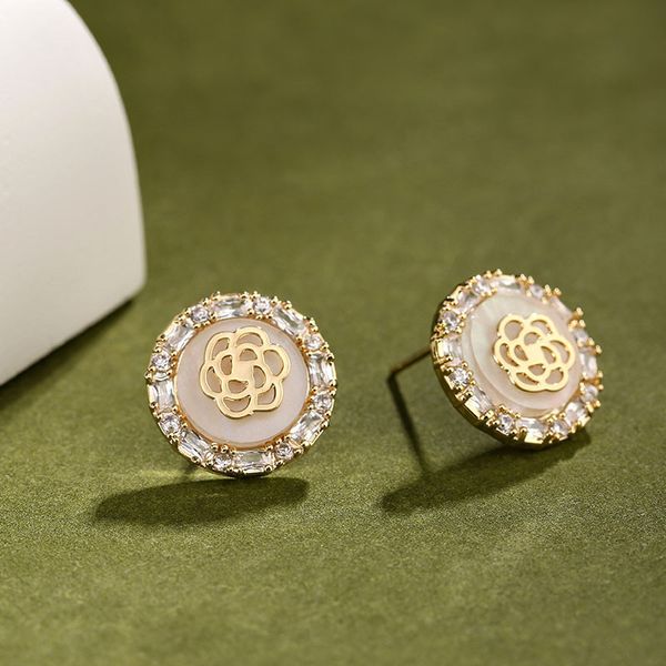 aaa designer jewelry new 925 silver needle round high-grade flash drill micro inlaid simple earrings, fashionable earrings, Golden;silver
aaa designer jewelry new 925 silver needle round high-grade flash drill micro inlaid simple earrings, fashionable earrings, Golden;silver