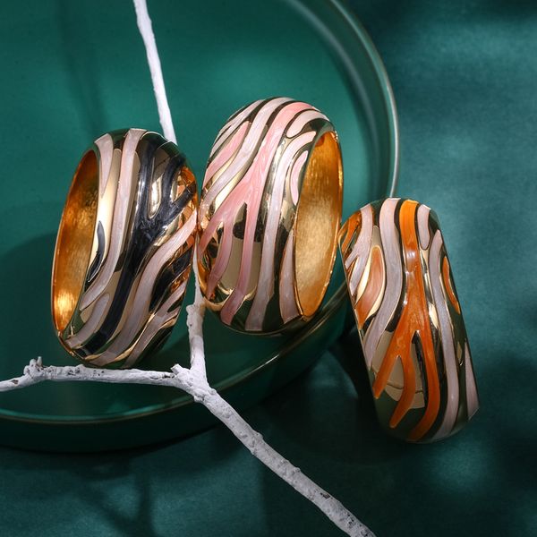 selling fashion bracelets in europe and america, retro gold tracing streamlined women's dripping oil color matching spring bracelet, Black
selling fashion bracelets in europe and america, retro gold tracing streamlined women's dripping oil color matching spring bracelet, Black