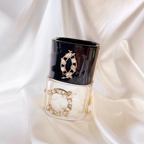Bangle Luxury Designer Brand Stamp Resin Alphabet Europe Pearl Crystal Cuff Bracelets Bangles Vintage Women Jewelry Holiday Gift, Black
Bangle Luxury Designer Brand Stamp Resin Alphabet Europe Pearl Crystal Cuff Bracelets Bangles Vintage Women Jewelry Holiday Gift, Black