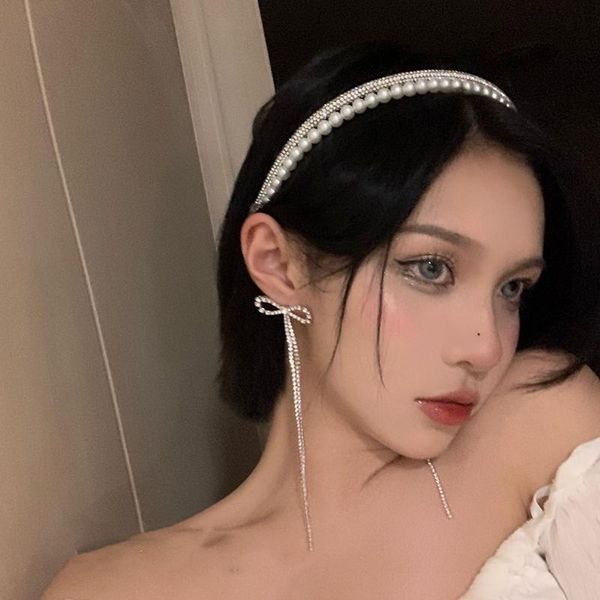 muti layered simulation pearl rhinestone hairbands women hair accessory korean handmade headband wedding ornaments 2021 clips & barrettes, Golden;silver
muti layered simulation pearl rhinestone hairbands women hair accessory korean handmade headband wedding ornaments 2021 clips & barrettes, Golden;silver