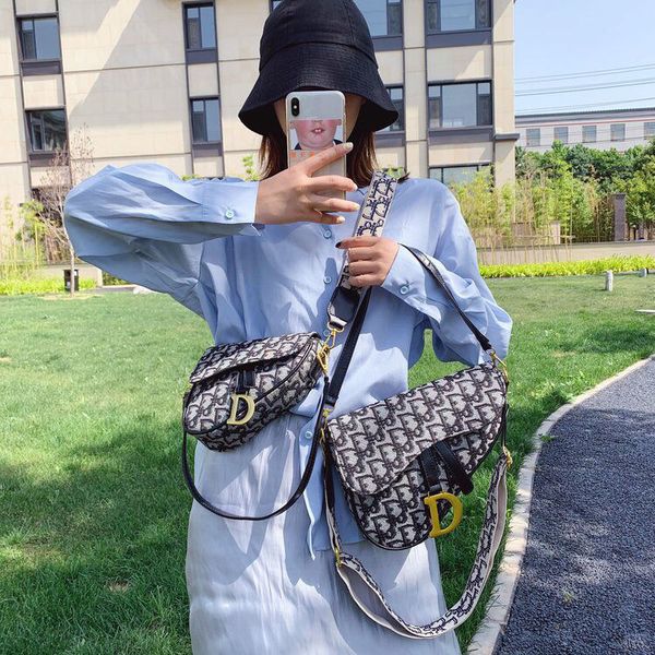 bag women's retro saddle bag single shoulder cross carrying portable star embroidered fashionable luxuryss designerss yw
bag women's retro saddle bag single shoulder cross carrying portable star embroidered fashionable luxuryss designerss yw