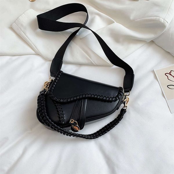 fashion saddle women bag one shoulder handle trend casual hasp zipper pu material polyter inside lock ornament
fashion saddle women bag one shoulder handle trend casual hasp zipper pu material polyter inside lock ornament