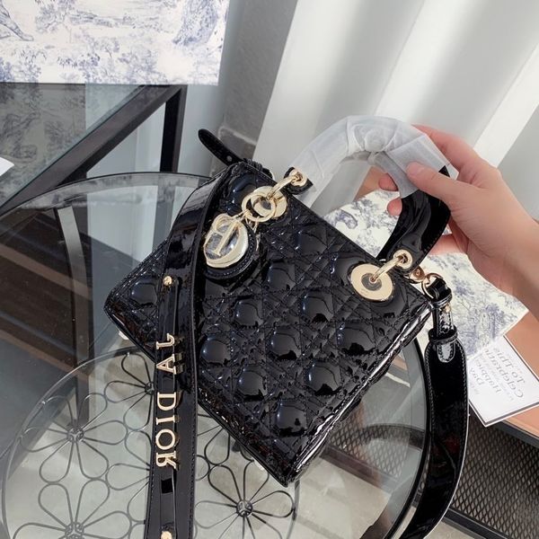 di2021 dice handbag casual d fashionable h-held bag with small fragrance patent leatherejiz
di2021 dice handbag casual d fashionable h-held bag with small fragrance patent leatherejiz
