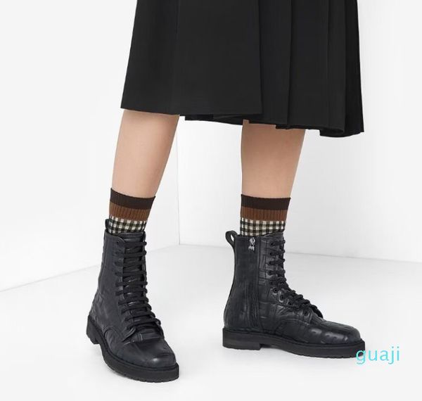 winter women's embossed lacing middle boot flat heel middle boot good leather luster round head, Black
winter women's embossed lacing middle boot flat heel middle boot good leather luster round head, Black