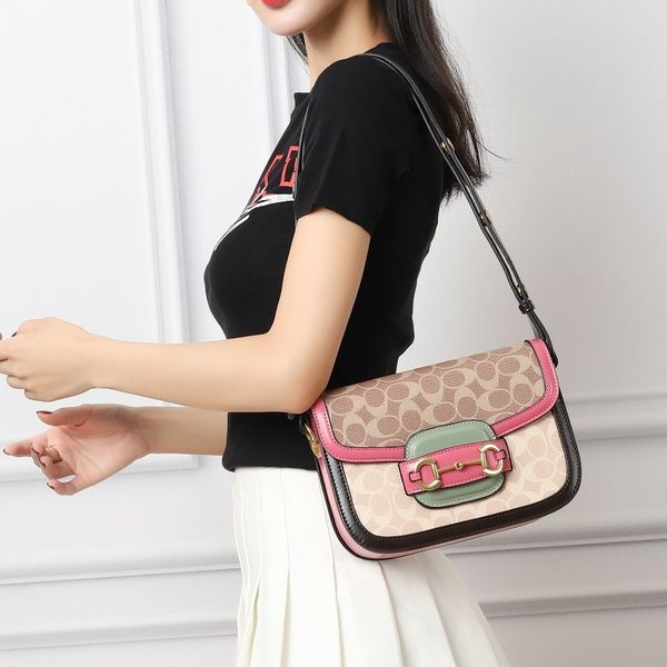 design hand 2021 new 1955 saddle color contrast women's fashion one shoulder wide ribbon messenger bag, Red;black
design hand 2021 new 1955 saddle color contrast women's fashion one shoulder wide ribbon messenger bag, Red;black