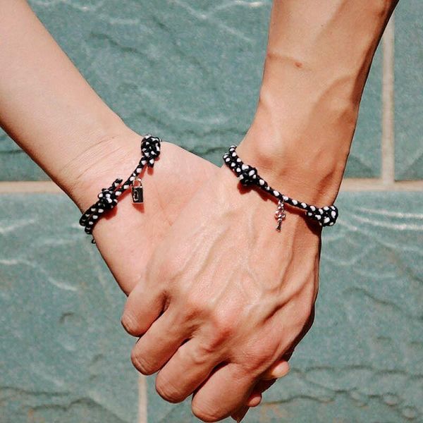 charm bracelets 2pcs/pair 100% cotton couple bracelet adjustable distance attract magnetic braclet key lock pendant friendship braslet, Golden;silver
charm bracelets 2pcs/pair 100% cotton couple bracelet adjustable distance attract magnetic braclet key lock pendant friendship braslet, Golden;silver