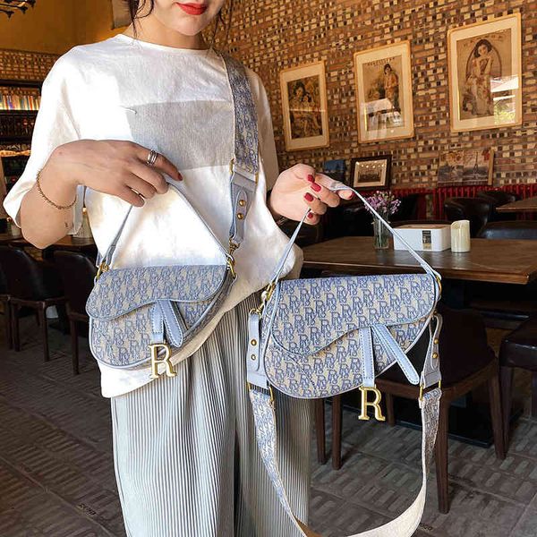 design jewelry bag female new korean printed canvas portable saddle foreign style wide shoulder strap letter mobile phone messenger bag
design jewelry bag female new korean printed canvas portable saddle foreign style wide shoulder strap letter mobile phone messenger bag