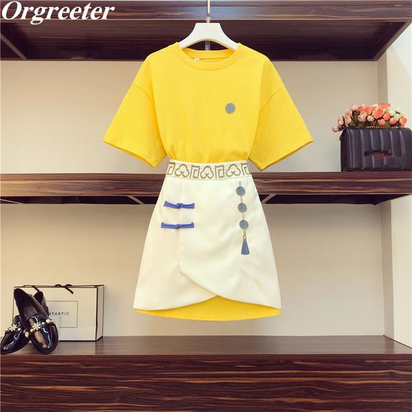 chinese style retro pattern embroidery two piece set women summer yellow long tshirt and buckle irregular skirts suits 210525, White
chinese style retro pattern embroidery two piece set women summer yellow long tshirt and buckle irregular skirts suits 210525, White