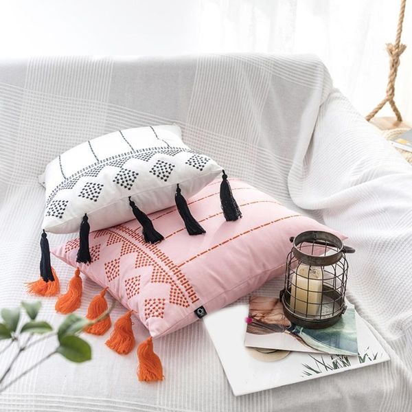 pillow case 2021 european style lumbar throw minimalist embroidered geometric striped tassel rectangle cushion cover
pillow case 2021 european style lumbar throw minimalist embroidered geometric striped tassel rectangle cushion cover
