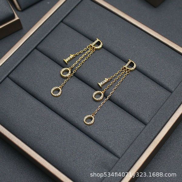 special offer 2021 luxury designer jewelry new simple fashion letter earrings female star trend same, Golden;silver
special offer 2021 luxury designer jewelry new simple fashion letter earrings female star trend same, Golden;silver