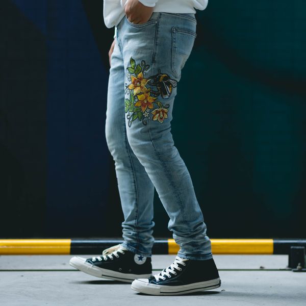 American High Street Brand OFF Printed Flowers Embroidered Washed Man Pants Streetwear Slim Mens Jeans Trousers Mens Clothing, Sky blue
American High Street Brand OFF Printed Flowers Embroidered Washed Man Pants Streetwear Slim Mens Jeans Trousers Mens Clothing, Sky blue