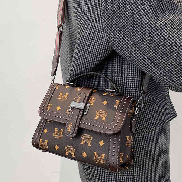 2022 factory wholesale new messenger fashion trend women's ins wide belt single shoulder bag
