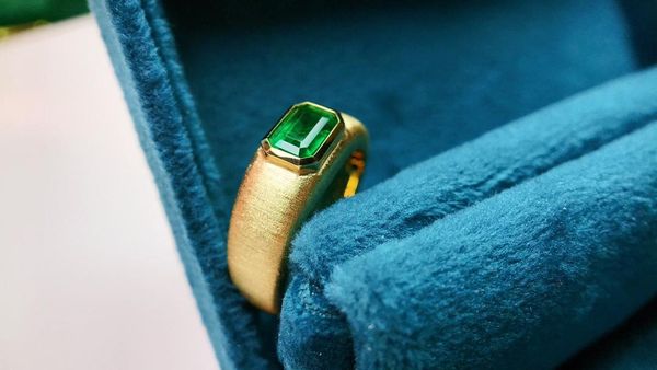 cluster rings jy solid 18k yellow gold nature green emerald 0.75ct for women birthday's presents fine jewelry, Golden;silver
cluster rings jy solid 18k yellow gold nature green emerald 0.75ct for women birthday's presents fine jewelry, Golden;silver