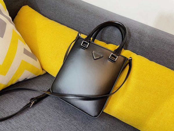 all leather material, make the whole bag looks more advanced love wind restoring ancient ways and fashio shopping bags high-end
all leather material, make the whole bag looks more advanced love wind restoring ancient ways and fashio shopping bags high-end