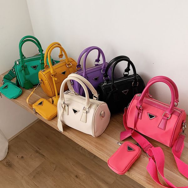three in 2021 new foreign style high capacity oxford cloth messenger one shoulder boston pillow bag
three in 2021 new foreign style high capacity oxford cloth messenger one shoulder boston pillow bag