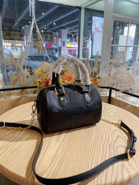 designer tote bags handbags luxury shoulder high-quality genuine leather mini pillow bag fashion brand seven styles colors with the original
designer tote bags handbags luxury shoulder high-quality genuine leather mini pillow bag fashion brand seven styles colors with the original