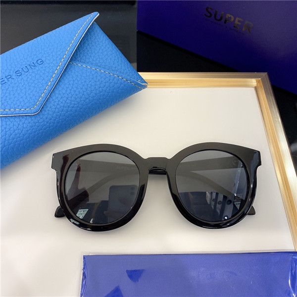 065 fashion sunglasses with uv protection for men and women vintage square frame popular come with case classic sunglasses, White;black
065 fashion sunglasses with uv protection for men and women vintage square frame popular come with case classic sunglasses, White;black