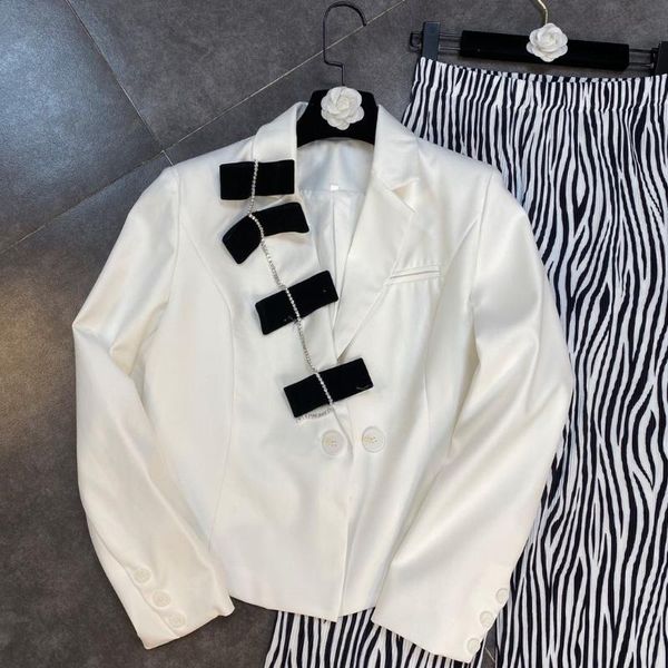 women's 2021 spring lapel long-sleeved bowknot diamond strip decoration ins niche designer suit jacket tide suits & blazers, White;black
women's 2021 spring lapel long-sleeved bowknot diamond strip decoration ins niche designer suit jacket tide suits & blazers, White;black