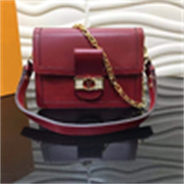 medium handles r60cm55821 2020 early spring collection brand handbag women handbags iconic bags r shoulder bags totes cross luxury body bag, Red;black
medium handles r60cm55821 2020 early spring collection brand handbag women handbags iconic bags r shoulder bags totes cross luxury body bag, Red;black