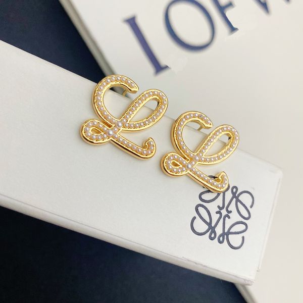 70% off luxury jewelry fashion temperament letter words simple advanced sense inlaid brass earrings female, Golden;silver
70% off luxury jewelry fashion temperament letter words simple advanced sense inlaid brass earrings female, Golden;silver