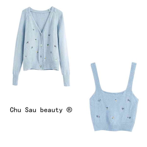 two-piece suit cute flower embroidery v-neck loose knitted cardigan sweaters coat + sling tube bottoming for woman 210508, White
two-piece suit cute flower embroidery v-neck loose knitted cardigan sweaters coat + sling tube bottoming for woman 210508, White