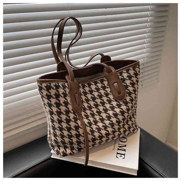 handbags bags high capacity business commuter tote 2021 winter single shoulder fashion simple handbag, Black;red
handbags bags high capacity business commuter tote 2021 winter single shoulder fashion simple handbag, Black;red