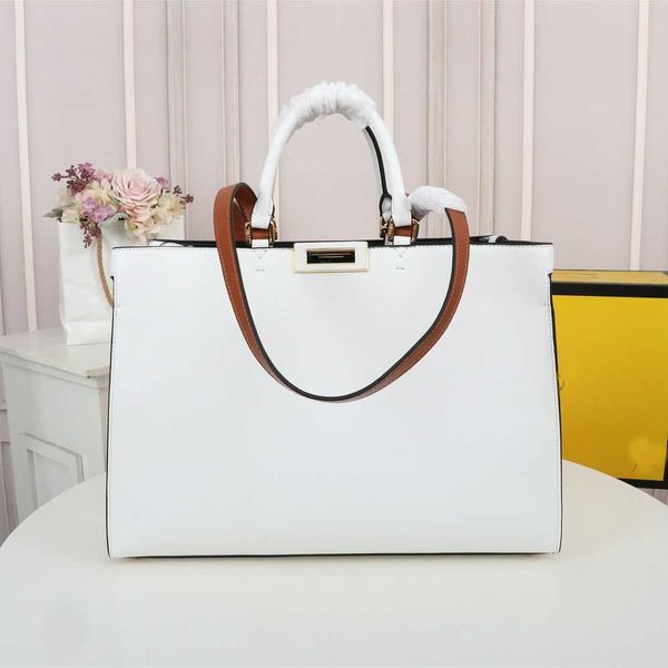 fashionable leather tote bag design simple elegant atmosphere multicolor large capacity handbag
fashionable leather tote bag design simple elegant atmosphere multicolor large capacity handbag