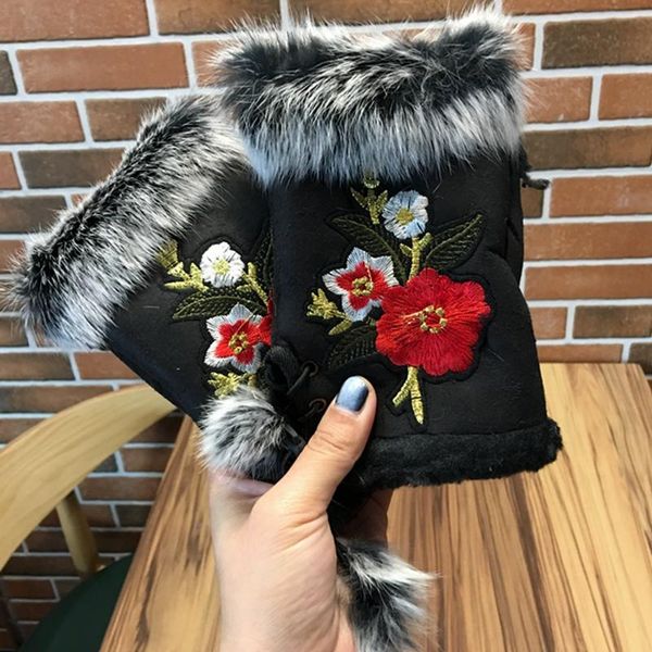 fingerless gloves 2021 winter women embroidery red flower fur suede half finger female mittens fashion femme, Blue;gray
fingerless gloves 2021 winter women embroidery red flower fur suede half finger female mittens fashion femme, Blue;gray