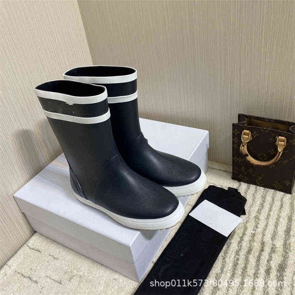 2021 winter low tube sgs bright black super fiber flat heel children's warm rain boots
2021 winter low tube sgs bright black super fiber flat heel children's warm rain boots