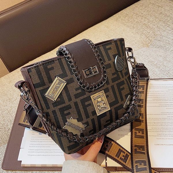 wholesale monster letter trend little wide bucket shoulder strap advanced women's personalized messenger bag luxurys designers bag
wholesale monster letter trend little wide bucket shoulder strap advanced women's personalized messenger bag luxurys designers bag