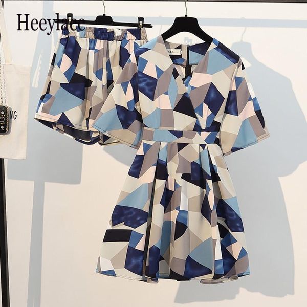 plus size tracksuits women casual print chiffon two piece set summer 2021 short sleeve high waist dresses and elastic shorts suit 4xl, Black
plus size tracksuits women casual print chiffon two piece set summer 2021 short sleeve high waist dresses and elastic shorts suit 4xl, Black