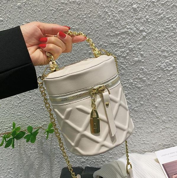 evening bags lattice tote cylinder bucket bag 2021 fashion high-quality pu leather women's designer handbag chain
evening bags lattice tote cylinder bucket bag 2021 fashion high-quality pu leather women's designer handbag chain