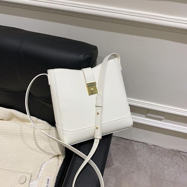 evening bags simple shoulder bag style lady solid color leather female trend brand messenger briefcase document
evening bags simple shoulder bag style lady solid color leather female trend brand messenger briefcase document