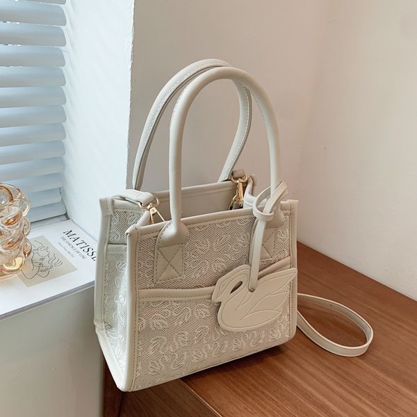 handbag yangqi tote bag women's 2021 fashion one shoulder messenger, Black;red
handbag yangqi tote bag women's 2021 fashion one shoulder messenger, Black;red