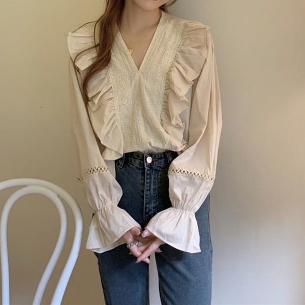 women's t-shirt autumn 2021 korean design sense niche v-neck long-sleeved shirt ruffled retro tide, White
women's t-shirt autumn 2021 korean design sense niche v-neck long-sleeved shirt ruffled retro tide, White