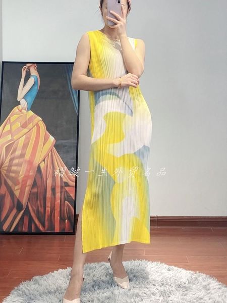 casual dresses 2021 summer women's mid-length vest dress miyak fold four seasons base fashion slim printed sleeveless high flexibility, Black;gray
casual dresses 2021 summer women's mid-length vest dress miyak fold four seasons base fashion slim printed sleeveless high flexibility, Black;gray