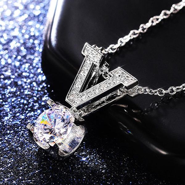 chokers juwang 2021 luxury necklaces for women cubic zirconia v pendant clavicle chain necklace fashion jewelry pendientes, Golden;silver
chokers juwang 2021 luxury necklaces for women cubic zirconia v pendant clavicle chain necklace fashion jewelry pendientes, Golden;silver