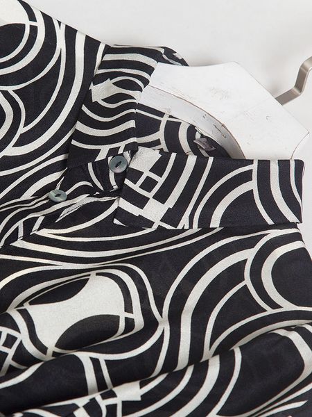 dress 2021 spring women's middle korean black and white circle printed silk long sleeve skirt, Black;gray
dress 2021 spring women's middle korean black and white circle printed silk long sleeve skirt, Black;gray