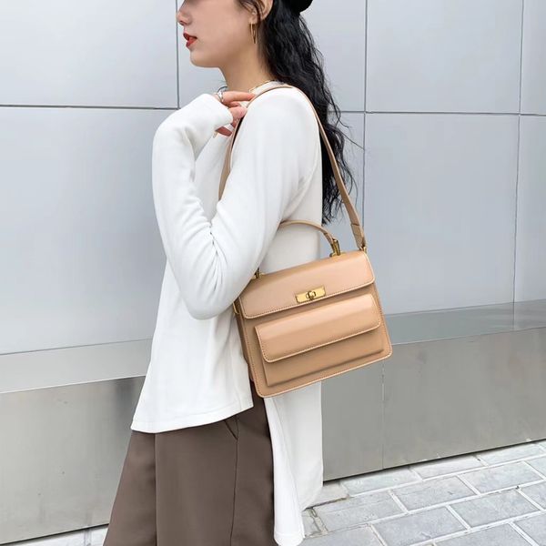 designer bagsleather handbag commuter small bag two-layer cowhide smooth square lock single shoulder messenger lady ins net red all-matchlux
designer bagsleather handbag commuter small bag two-layer cowhide smooth square lock single shoulder messenger lady ins net red all-matchlux
