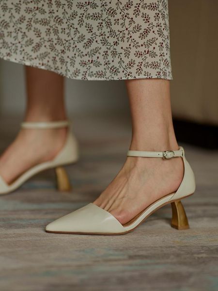 dress shoes 2021 women pointed toe pumps beige leather office lady work black ankle strap high heels summer sandalias feminina
dress shoes 2021 women pointed toe pumps beige leather office lady work black ankle strap high heels summer sandalias feminina