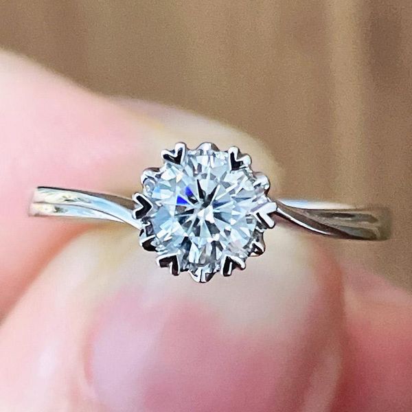 cluster rings 0.5ct real moissanite ring snowflake design color d 925 sterling silver for women's wedding gift, Golden;silver
cluster rings 0.5ct real moissanite ring snowflake design color d 925 sterling silver for women's wedding gift, Golden;silver