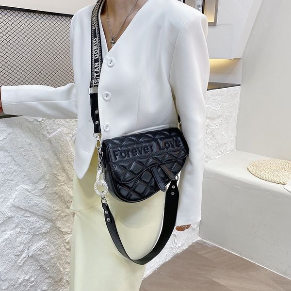 lingge saddle bag new fashion pearl chain hand wide shoulder belt messenger female purses clearance
lingge saddle bag new fashion pearl chain hand wide shoulder belt messenger female purses clearance