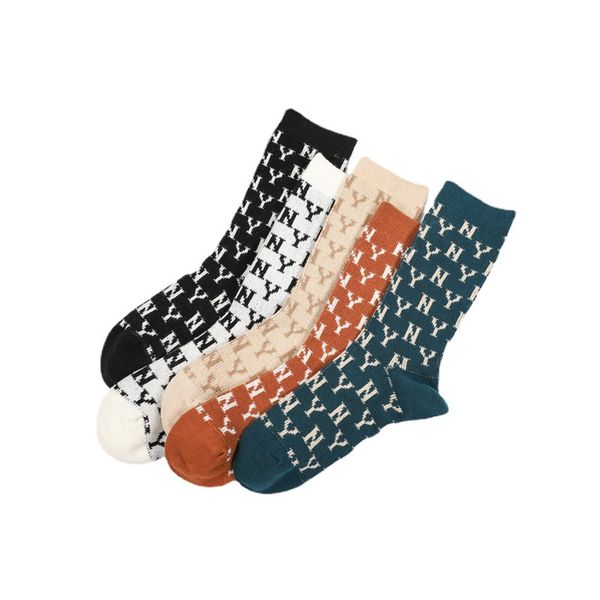 5color brand designer letters embroidery print decorations cotton socks autumn winter comfortable casual sport knitted stocking 0012, Black;white
5color brand designer letters embroidery print decorations cotton socks autumn winter comfortable casual sport knitted stocking 0012, Black;white