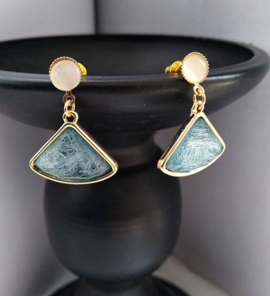 s925 silver needle chandelier korean temperament simple blue ice crystal sector earrings female cat's eye
s925 silver needle chandelier korean temperament simple blue ice crystal sector earrings female cat's eye
