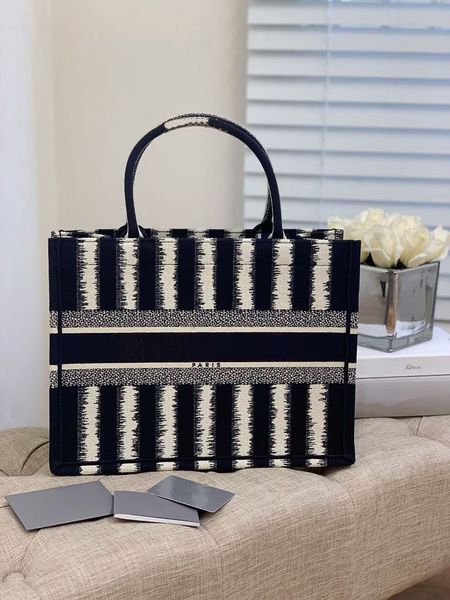 beach bag women's luxury designer bags fashion handbag large capacity embroidery process support personalized bright classic color
beach bag women's luxury designer bags fashion handbag large capacity embroidery process support personalized bright classic color