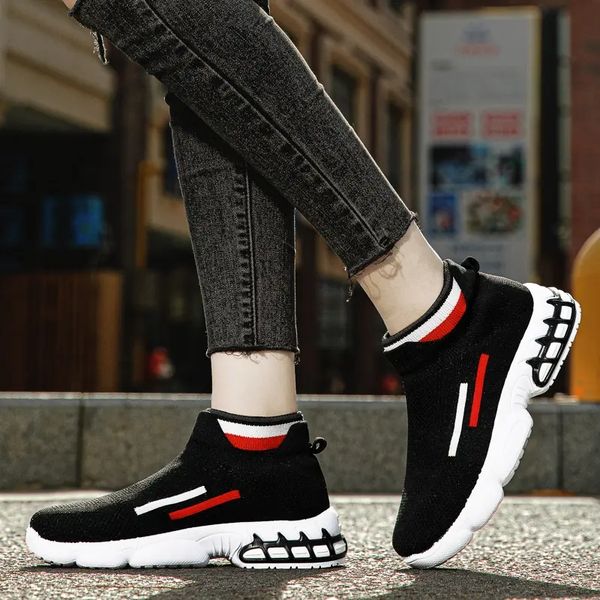 2021 designer running shoes for women white pink black beige fashion womens trainers breathable outdoor sports sneakers size 35-40 14, White;red
2021 designer running shoes for women white pink black beige fashion womens trainers breathable outdoor sports sneakers size 35-40 14, White;red