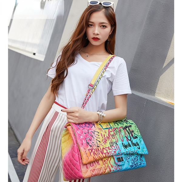 2021 new graffiti handbag dinner bag super large capacity travel designer shopping bag brand female cinderella princess
2021 new graffiti handbag dinner bag super large capacity travel designer shopping bag brand female cinderella princess