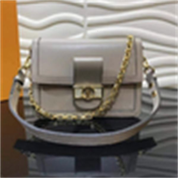 handbag totes r60c m55821 early spring collection medium brand women handbags iconic bags handles shoulder bags designer cross luxury body b, Red;black
handbag totes r60c m55821 early spring collection medium brand women handbags iconic bags handles shoulder bags designer cross luxury body b, Red;black